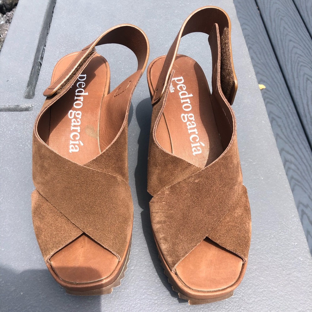 Brand new Pedro Garcia brown suede wedges!